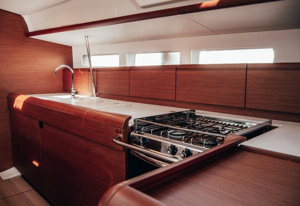 La Flaca Jeanneua Sun Odyssey 519 kitchen Sailing Boat